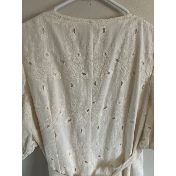 Ivy City Co Cream Floral Eyelet Wrap Dress Size Small - Picture 6 of 10